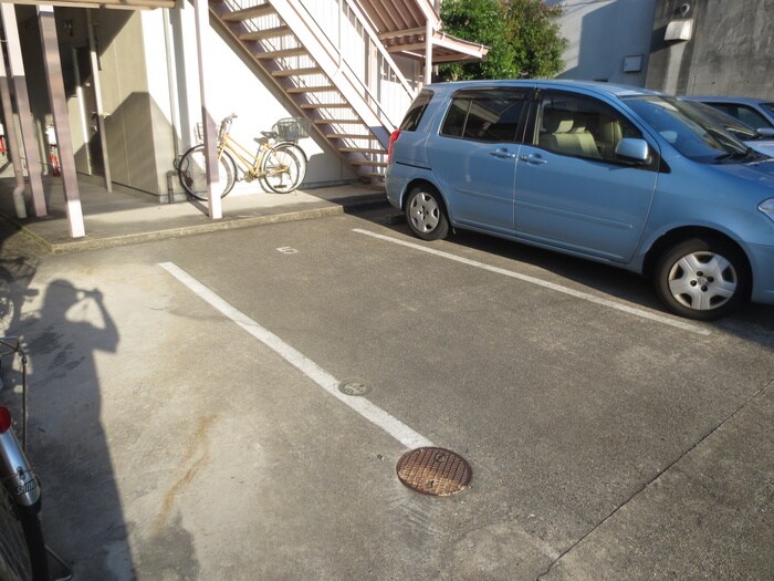 物件外観写真4　(駐車場)