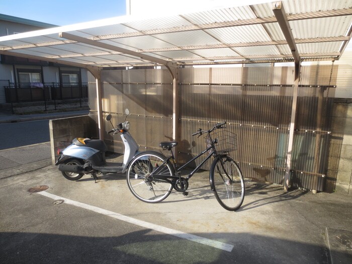 物件外観写真5　(駐輪場)