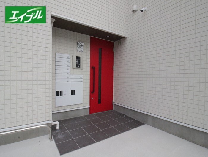 物件外観写真2　(エントランス部分)