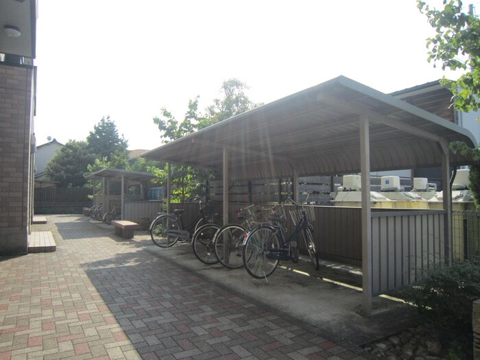 物件外観写真4　(駐輪場)