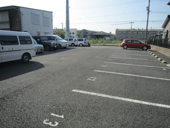 物件外観写真5　(駐車場)