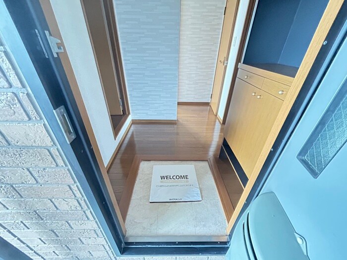 物件内観写真14　(玄関)