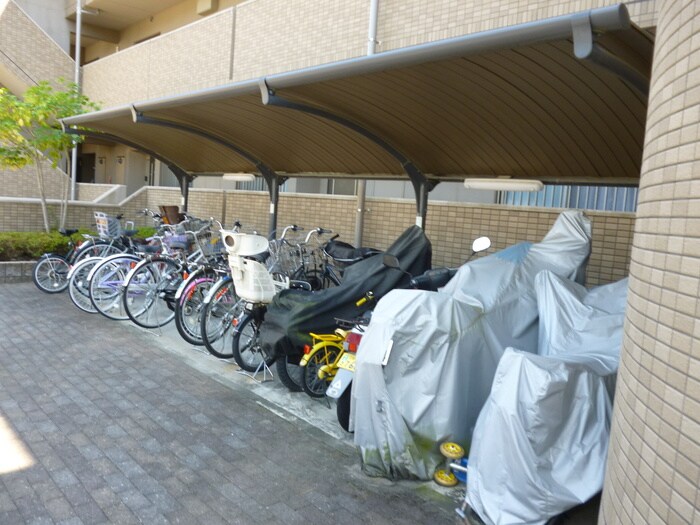 物件外観写真3　(駐輪場)