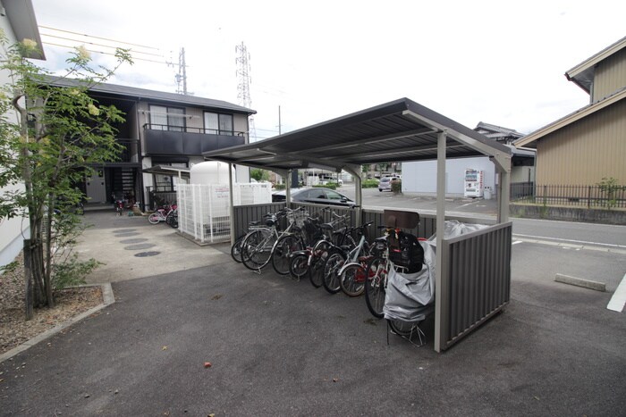 物件外観写真3　(駐輪場)