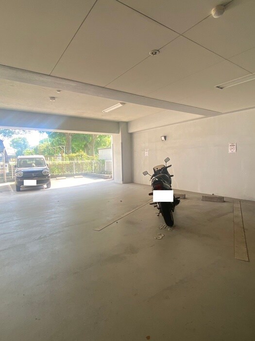 物件外観写真4　(駐車場)