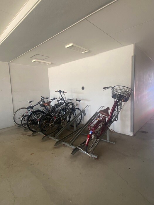物件外観写真6　(駐輪場)
