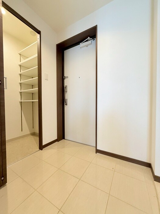 物件内観写真15　(玄関)