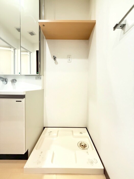 物件内観写真18　(洗濯機置場)