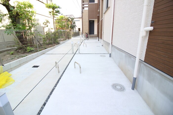 物件外観写真4　(駐輪場)