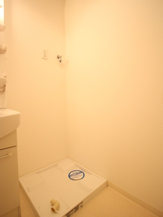 物件内観写真12　(洗濯機置場)