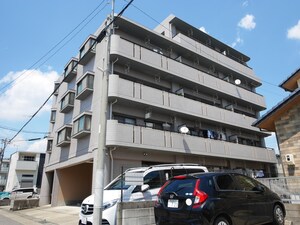 カ－サ　マンション外観写真
