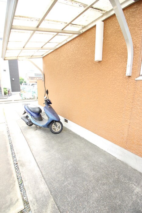 物件外観写真2　(駐輪場)