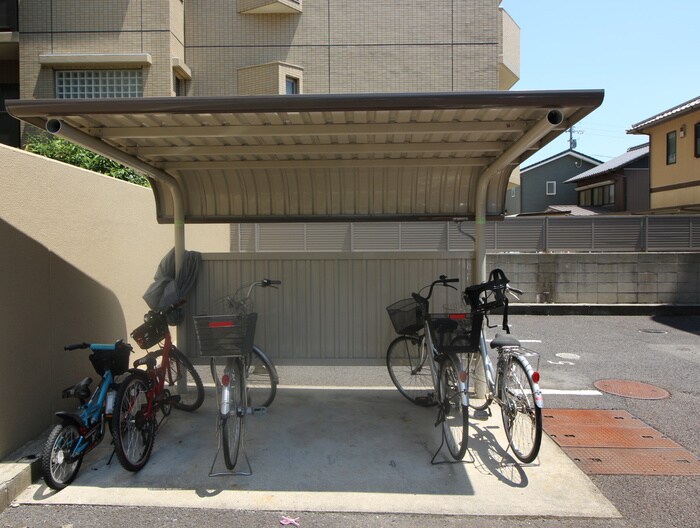 物件外観写真4　(駐輪場)