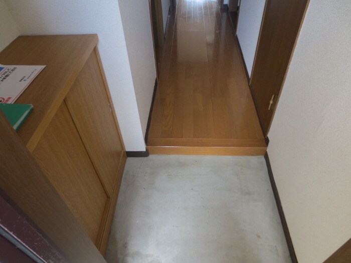 物件内観写真16　(玄関)