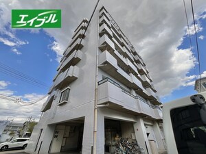 ファミ－ル鶴里外観写真