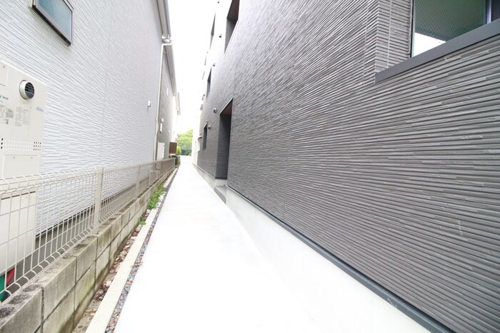 物件外観写真6　(エントランス部分)