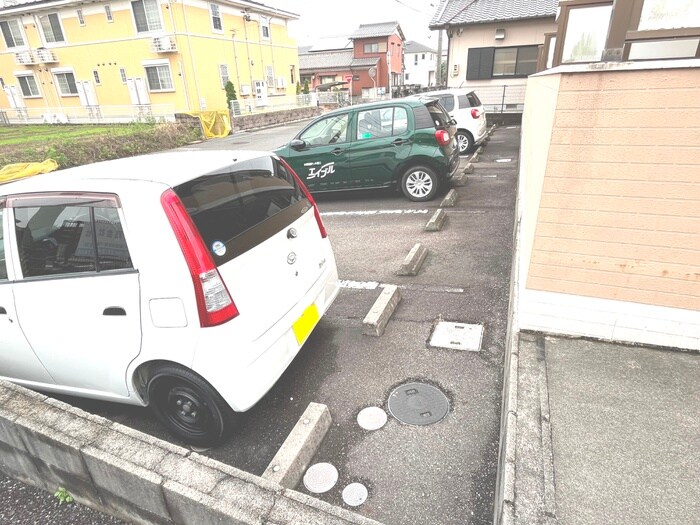 物件外観写真5　(駐車場)