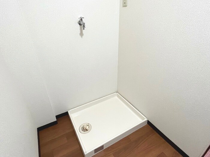 物件内観写真11　(洗濯機置場)