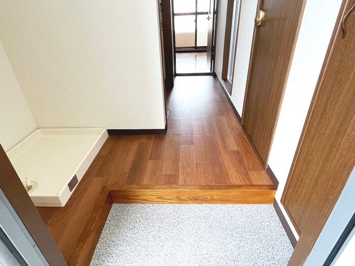 物件内観写真16　(玄関)