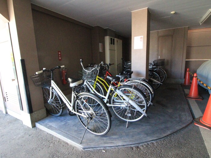 物件外観写真3　(駐輪場)