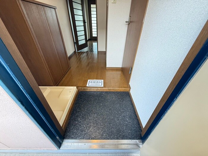 物件内観写真14　(玄関)
