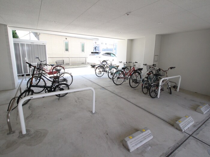 物件外観写真3　(駐輪場)
