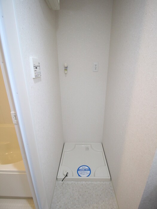 物件内観写真12　(洗濯機置場)