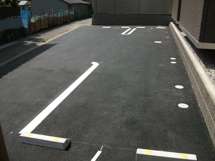 物件外観写真2　(駐車場)