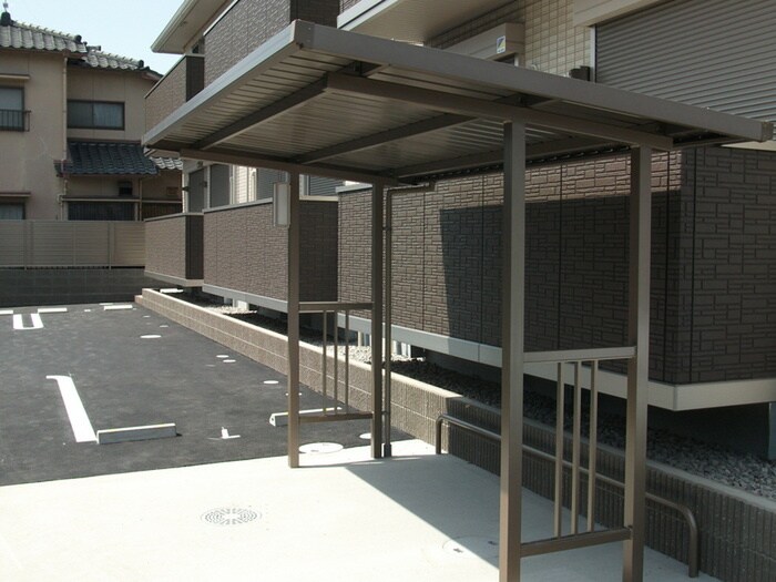 物件外観写真3　(駐輪場)