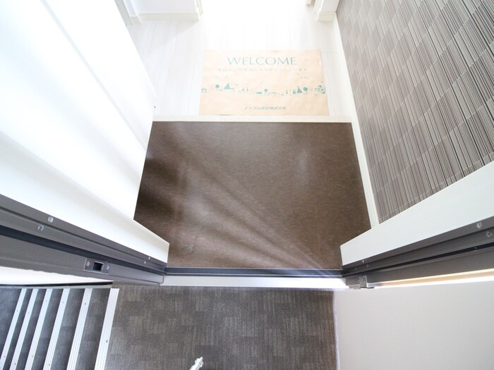 物件内観写真16　(玄関)