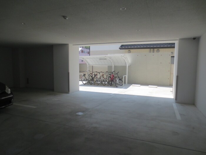 物件外観写真3　(駐車場)