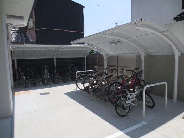 物件外観写真4　(駐輪場)
