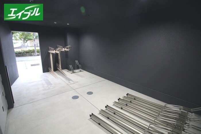 物件外観写真3　(駐輪場)