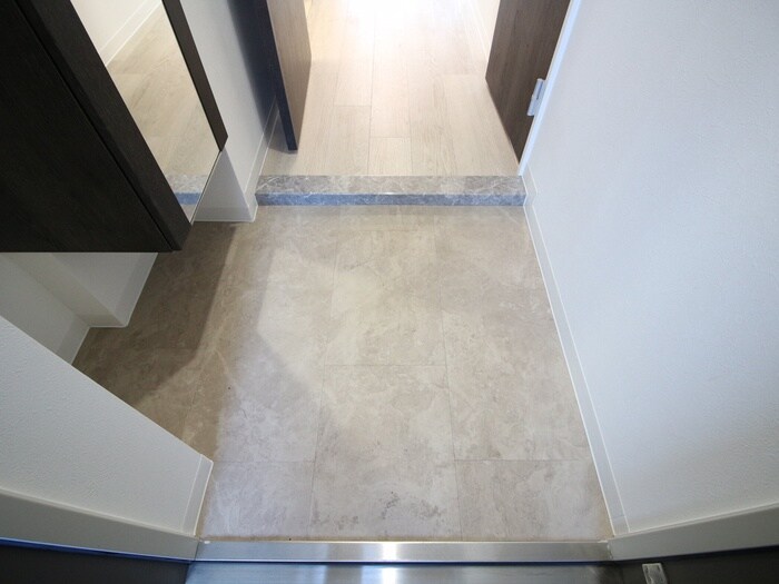 物件内観写真16　(玄関)