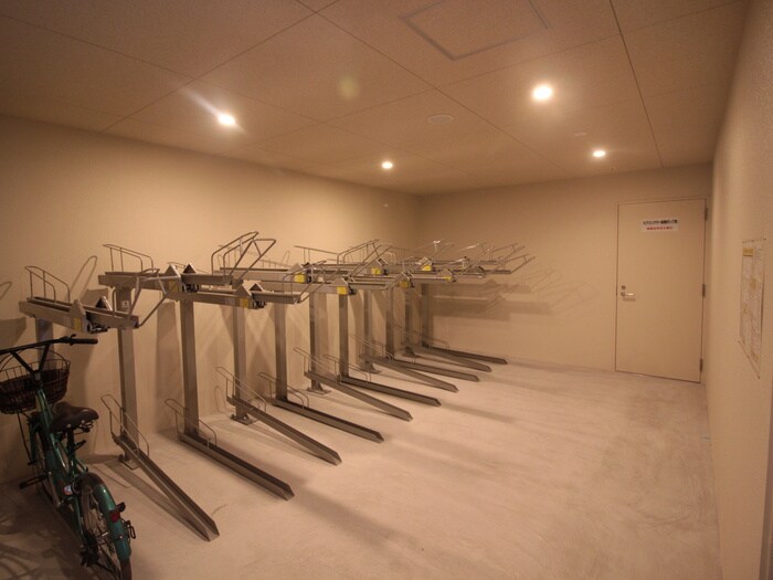 物件外観写真4　(駐輪場)