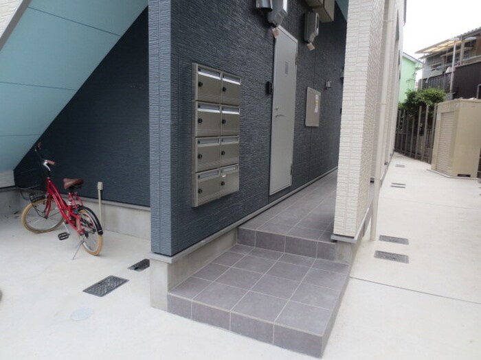 物件外観写真5　(エントランス部分)