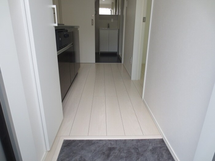 物件内観写真12　(玄関)