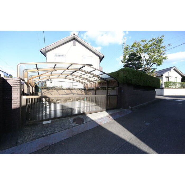 物件外観写真4　(駐車場)