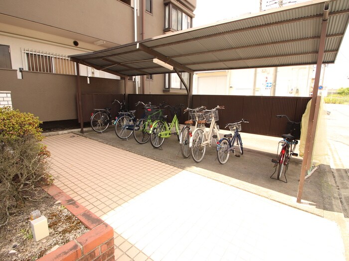 物件外観写真4　(駐輪場)