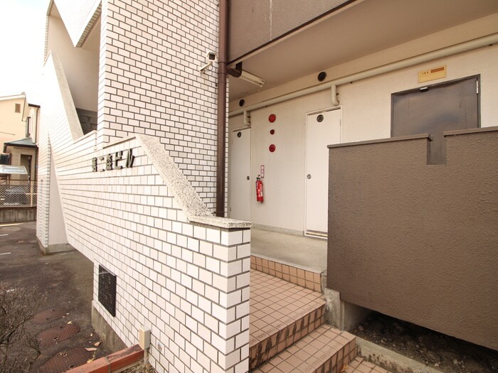 物件外観写真6　(エントランス部分)