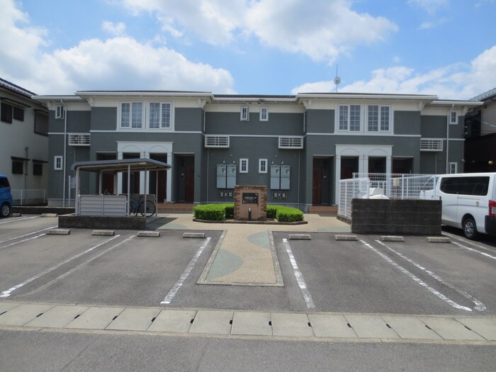 物件外観写真3　(エントランス部分)