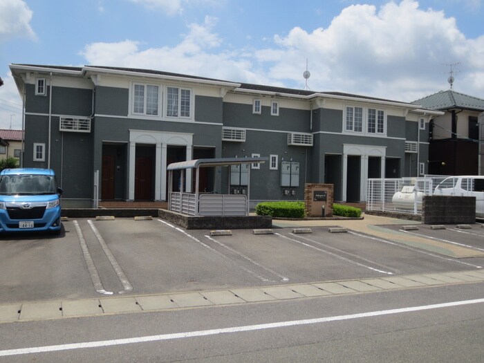 物件外観写真5　(駐車場)