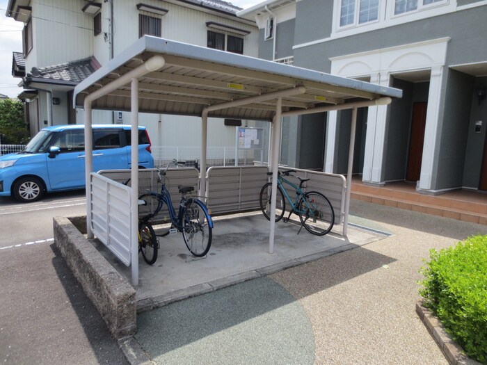 物件外観写真6　(駐輪場)