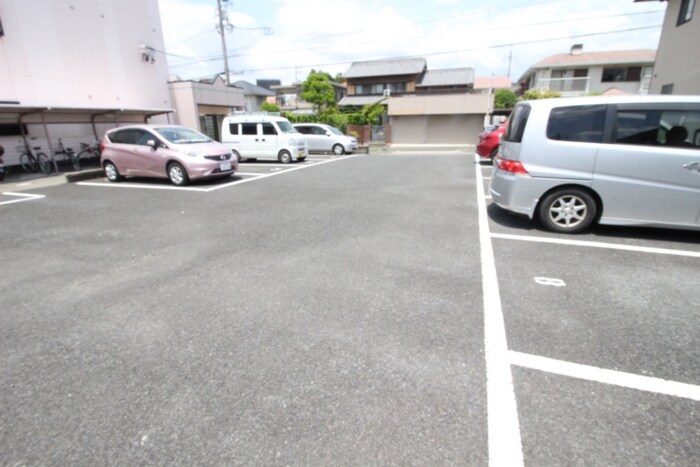 物件外観写真4　(駐車場)