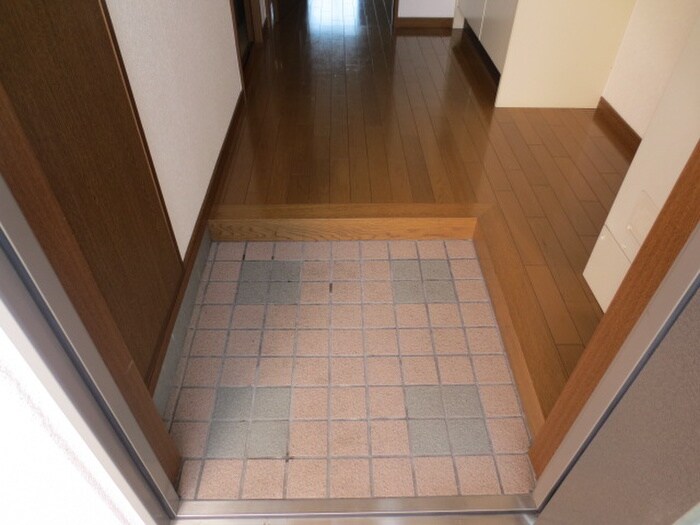 物件内観写真16　(玄関)