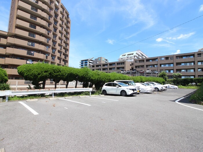 物件外観写真2　(駐車場)