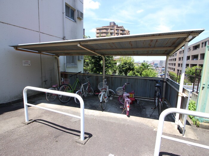 物件外観写真3　(駐輪場)