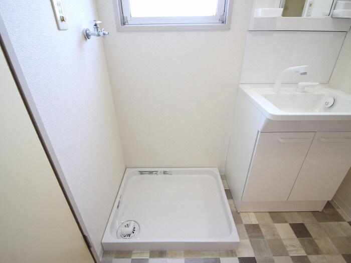 物件内観写真13　(洗濯機置場)