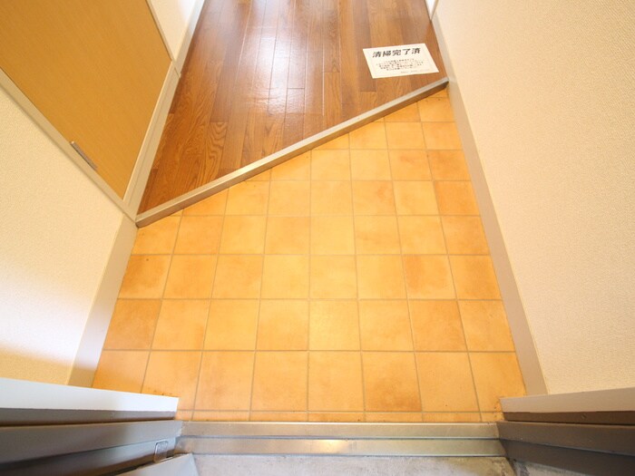 物件内観写真16　(玄関)