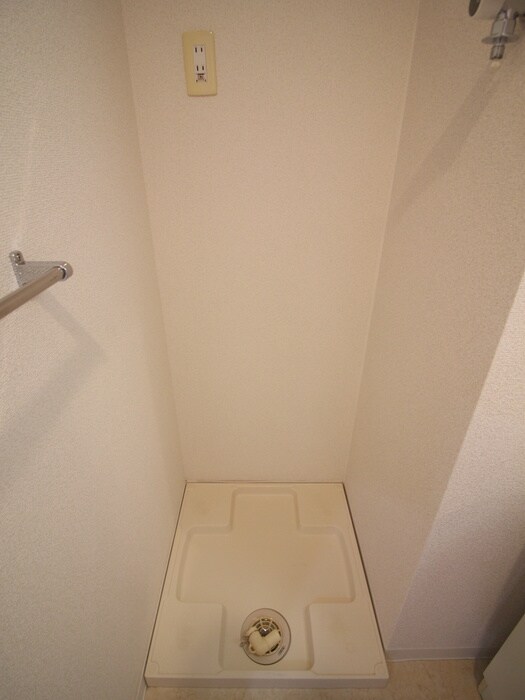 物件内観写真8　(洗濯機置場)